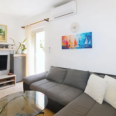Lolita By Interhome *